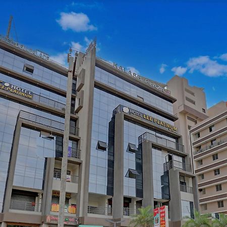 Hotel Lee Platinum Ahmedabad Esterno foto