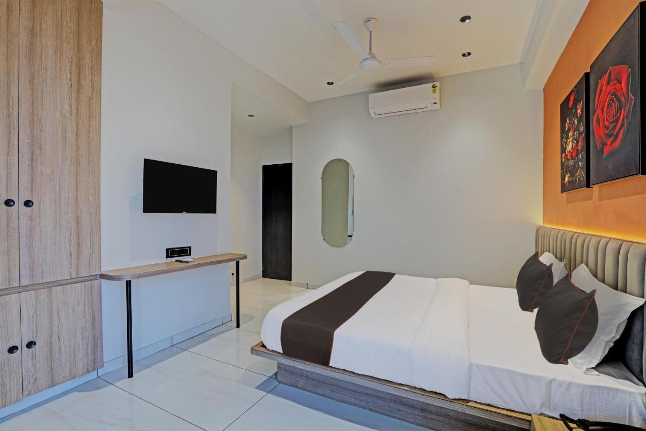 Hotel Lee Platinum Ahmedabad Esterno foto