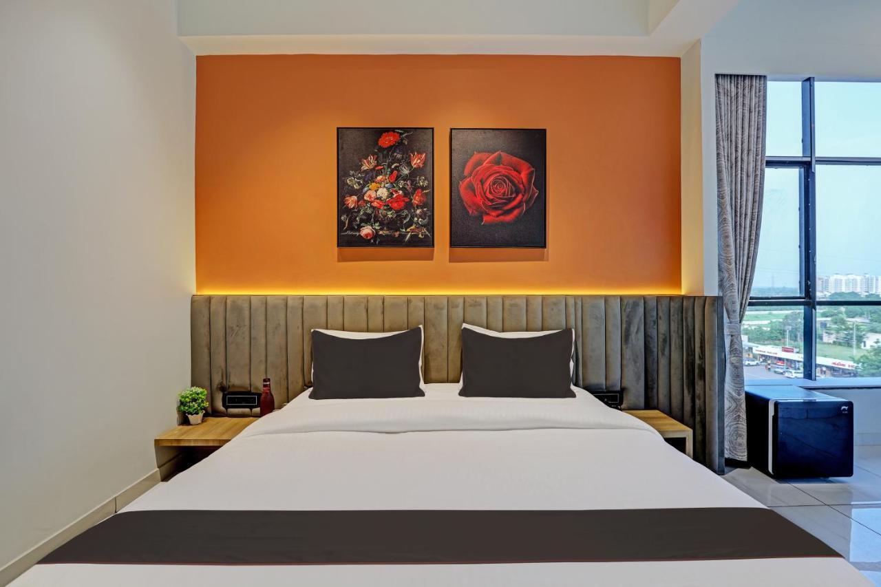 Hotel Lee Platinum Ahmedabad Esterno foto