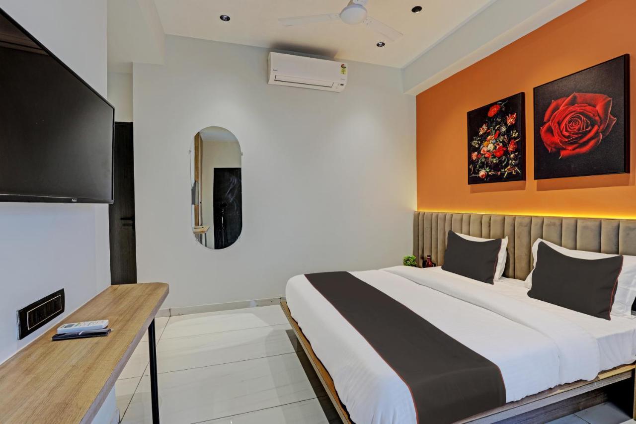 Hotel Lee Platinum Ahmedabad Esterno foto
