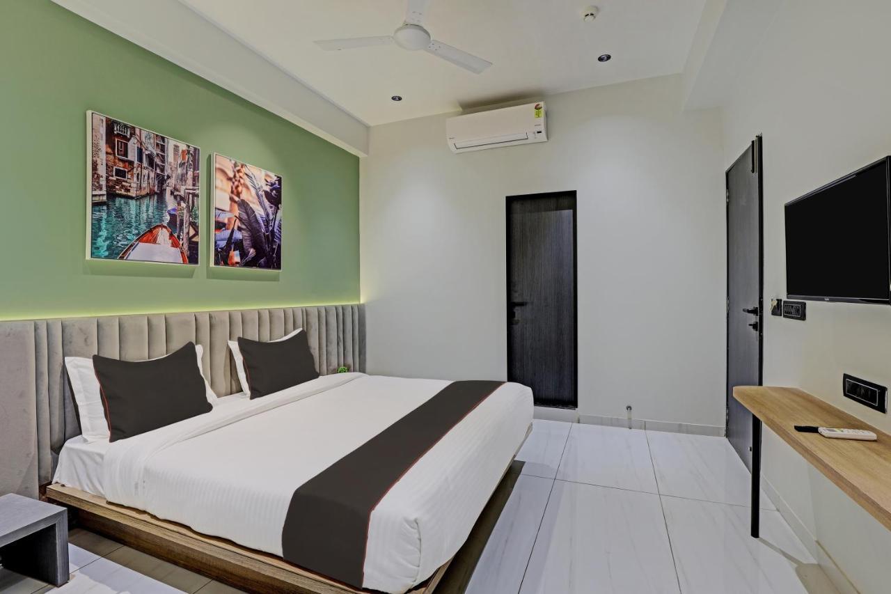 Hotel Lee Platinum Ahmedabad Esterno foto