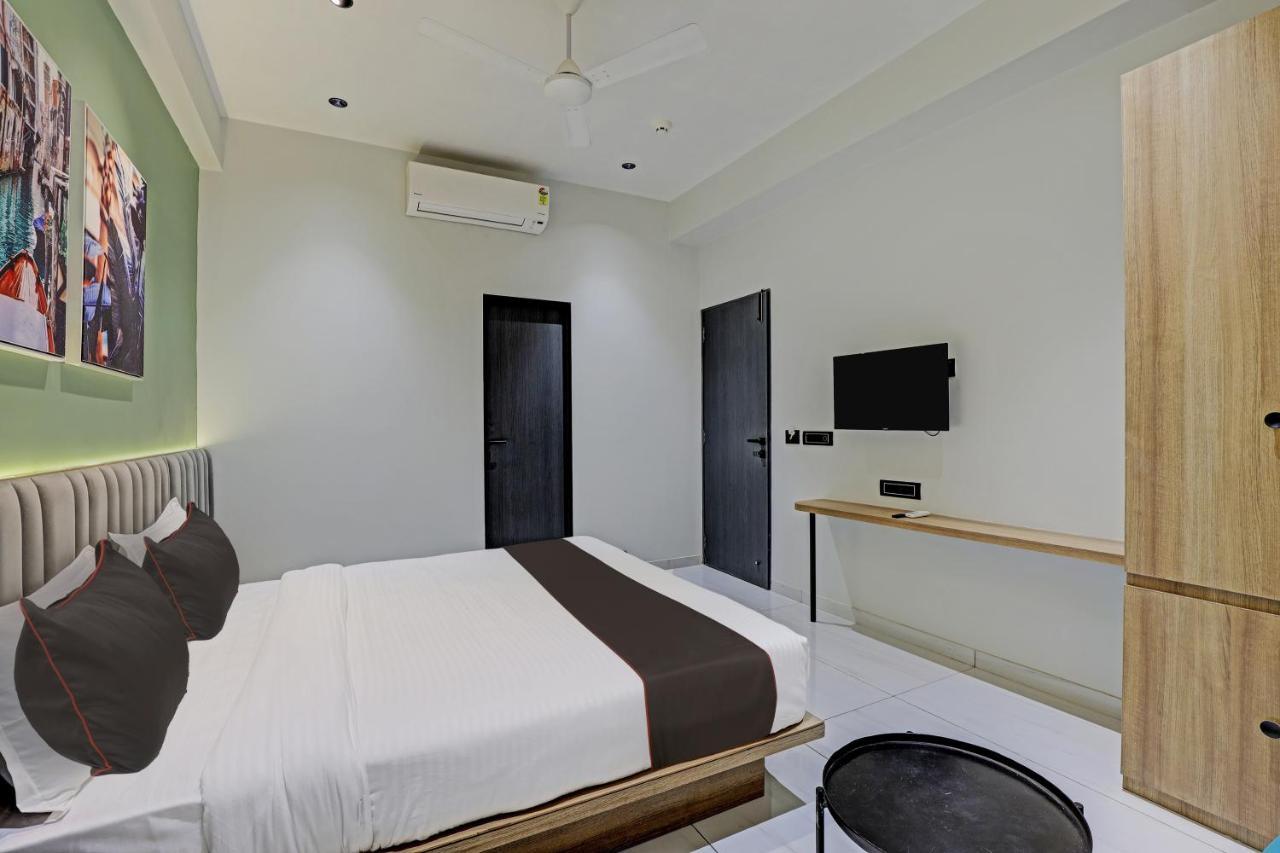Hotel Lee Platinum Ahmedabad Esterno foto